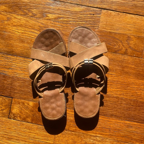 SHEIN Tan Strappy Women's Sandals - Picture 2 of 7